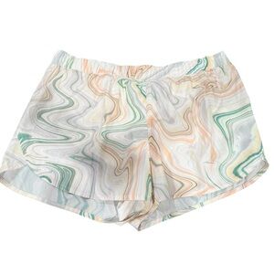 NWT Old Navy Women’s L White Swirlpop Dolphin hem Active Shorts 2” inseam